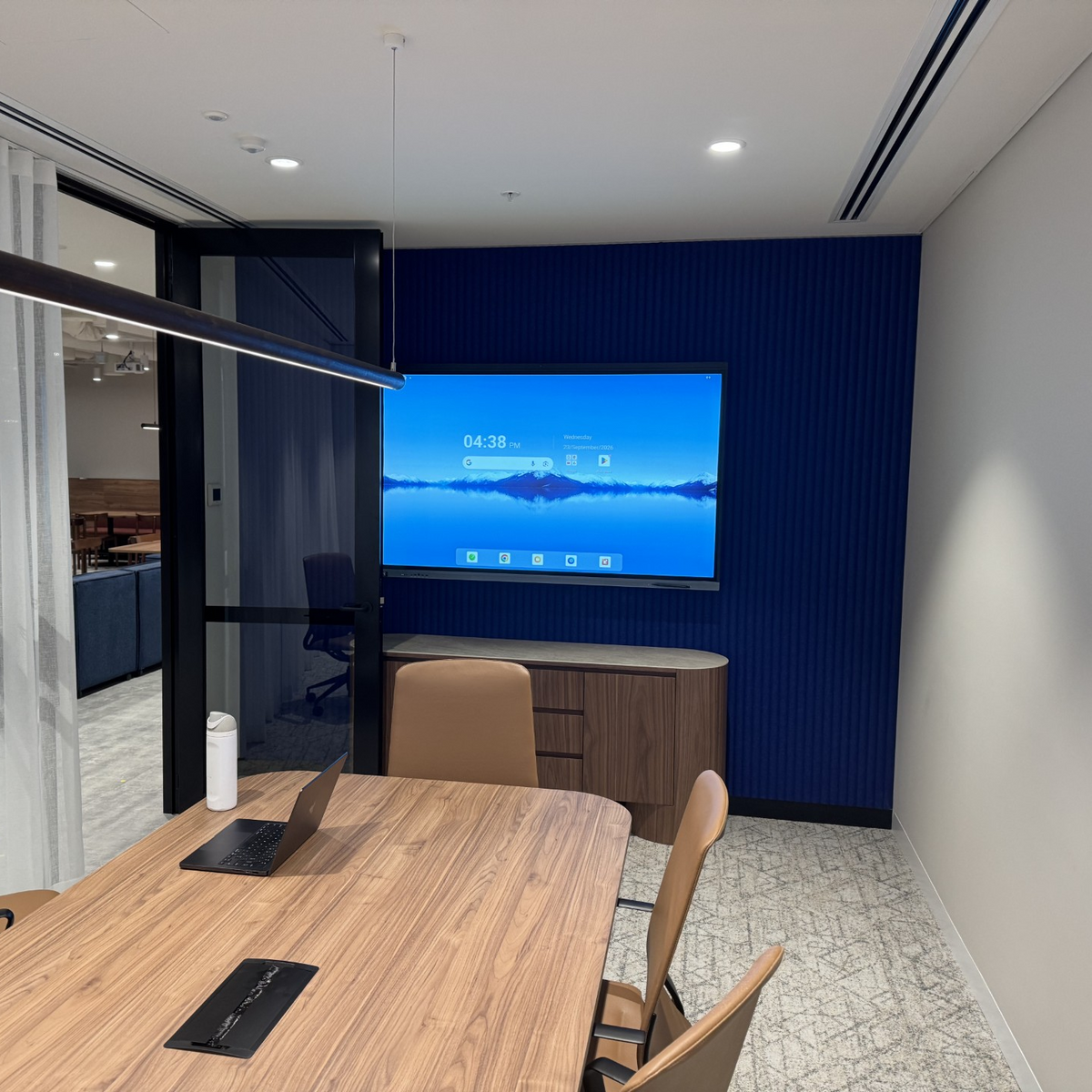 75″ UHD Interactive Whiteboard